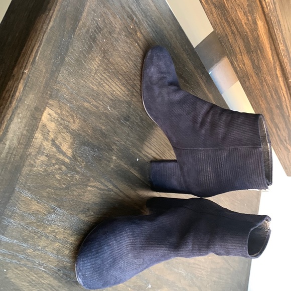 Rag and Bone boots, navy, leather lined, 2.5” block heel, size 8 - Picture 3 of 5